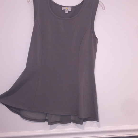 Kathleen Kirkwood size M. Light grey tank - Picture 1 of 5
